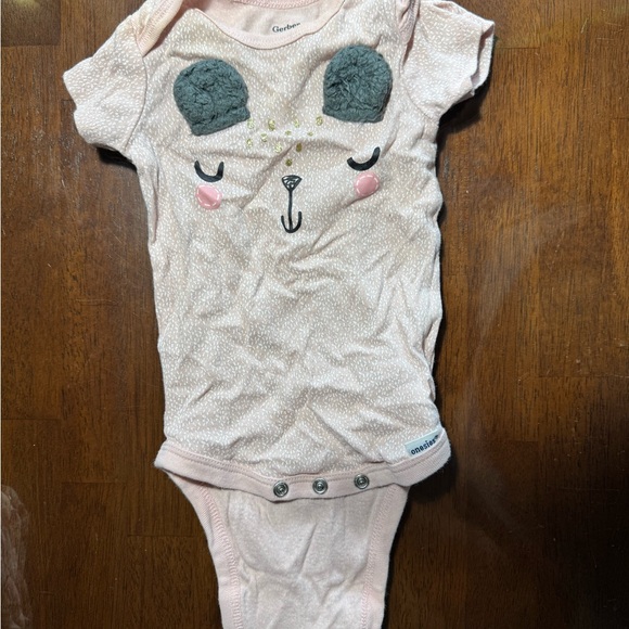 Gerber Pink Baby Onesie Bear Face in lot of 13 pieces. - Picture 1 of 13
